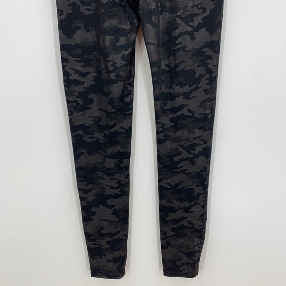 Spanx Faux Leather Camo Leggings Sz L - Picture 4 of 13